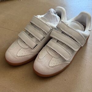 Women's Cream Velcro Sneakers